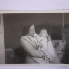 Fotografie dimensiune 6/9 cm cu mamă cu copil în brațe