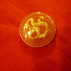 Insigna China - Dragon auriu , d= 2,5cm , metal si email