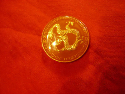 Insigna China - Dragon auriu , d= 2,5cm , metal si email foto