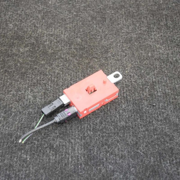 Amplificator de antena VOLVO S60 II 2014 OEM: 7CP1-18C847-EAP30761698 4136140