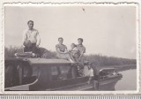 Bnk foto - Salupa cu excursionisti in Delta Dunarii - anii `60, Alb-Negru, Romania de la 1950, Transporturi