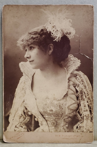 FOTOGRAF NADAR ( GASPARD - FELIX TOURNACHON ) - MARGUERITE UGALDE ( 1862- 1940 ) , MEZZO - SOPRANA FRANCEZA , FOTOGRAFIE CABINET , SFARSITUL SEC. X