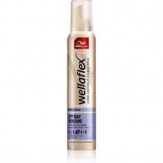 Wella Wellaflex 2nd Day Volume spuma pentru volum Vol 3 200 ml