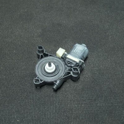 Motor macara geam ușă dreapta spate AUDI A3 8V1, 8VK 2016 OEM: 5Q0959802 | 2183984 foto