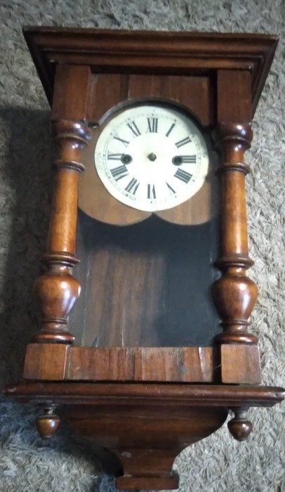 Pendula medie că dimensiuni, defectă