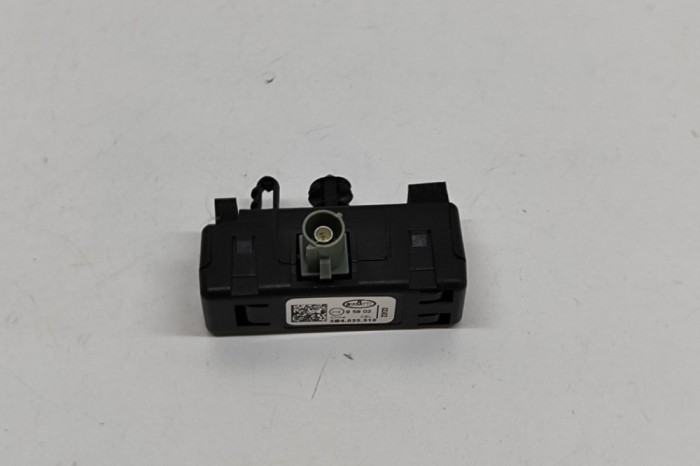 Amplificator de antena PORSCHE Taycan 2022 OEM: 5B4035510 | 31845207