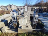 Vand loc de veci in cimitirul Ungureni Craiova