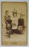 FOTOGRAF REBERNIGG , ANINA , TREI COPII IN STUDIO , FOTOGRAFIE C.D.V. , SFARSIT DE SEC. XIX