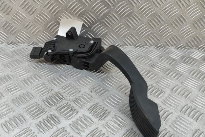 Pedala de accelerație FIAT DOBLO MPV 263_ 2013 OEM: 51831864 | 30032296