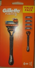 Aparat ras Gillette Fusion cu 4 rezerve mou