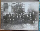 Cumpara ieftin Fotografie mare pe carton gros, Corpul didactic al Liceului National din Iasi ,cu semnaturile profesorilor, 1924