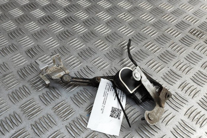 Senzor de nivel &icirc;nălțime dreapta spate MERCEDES-BENZ GLC C253 2021 OEM: A0009053704 | 31384049