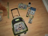 Cumpara ieftin Rucsac (troller) pentru mers la scoala, penar, creioane colorate, alte rechizite, Unisex, Troler