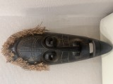 Masca africana vintage sculptata manual