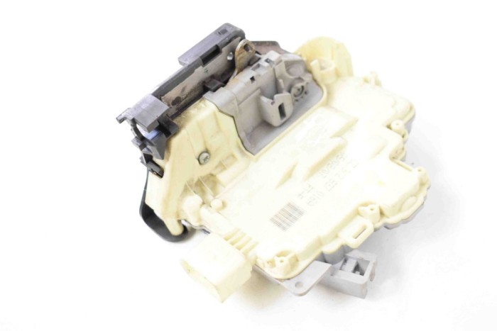 &Icirc;ncuietoare ușă dreapta față AUDI Q7 4L 2007 OEM: 3C2837016A 10953018