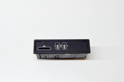 USB MERCEDES-BENZ C W205 2016 OEM: A2058200526 16026271 foto