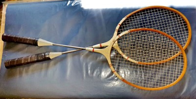 D579-Rachete pereche vintage colectie OLYMPUS GERMINA DDR lemn. Germania DDR. foto