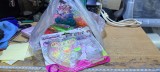Set creativ pentru bratari, Norimpex, 4500 elastice, accesorii diverse, multicolor