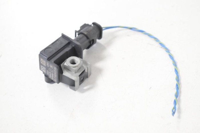 Senzor de impact dreapta față BMW 5 Gran Turismo F07 2015 OEM: 9224177 10589106