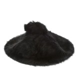 Bereta neagra cu mot