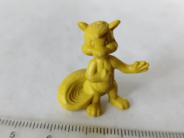 bnk jc Seria Looney Tunes - GF Monocolor Premium Figure - Pepe The Pew