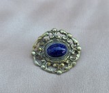 BROSA VECHE, LUCRATA MANUAL CU BRONZ, METAL SI PIATRA CENTRALA LAPIS LAZULI