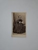 Fotografie timpurie CDV: Fotograf Ludwig Angerer, Doamna in rochie cu crinolina, ca. 1860-65, Viena, Austria, Austro-Ungaria