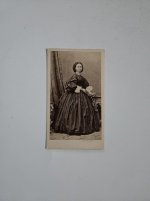 CDV Renumitul fotograf Ludwig Angerer, Viena, Doamna cu crinolina, ca. 1860-65! foto