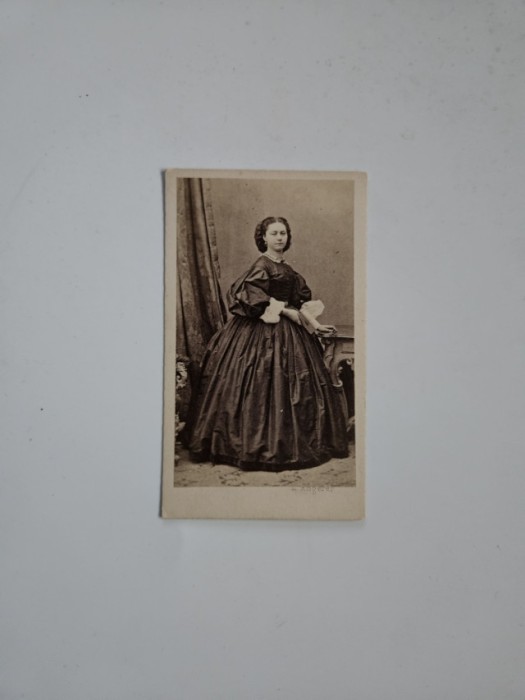 CDV Renumitul fotograf Ludwig Angerer, Viena, Doamna cu crinolina, ca. 1860-65!