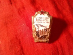Insigna Militara de Merit URSS 1954 - Specialist in Constructii Militare , metal si email , h=3,3cm