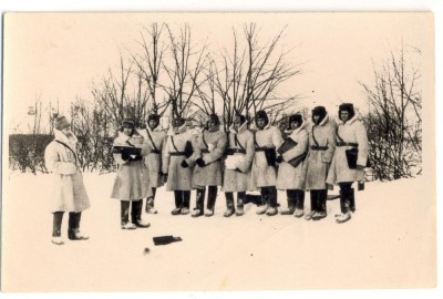 AD 1270 C. P. VECHE-MILITARI LA INSTRUCTIE PE TIMP DE IARNA -TINUTA VECHE foto