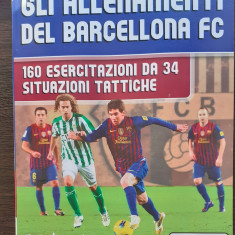 (C381) GLI ALLENAMENTI DEL BARCELONA FC (LB. ITALIANA) - CARTE FOTBAL