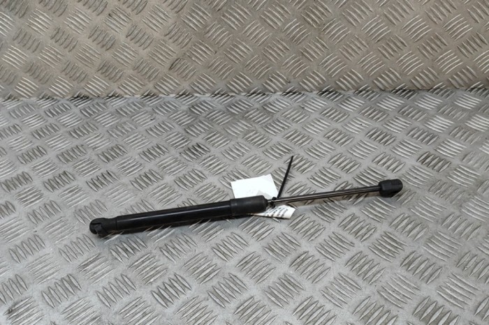 Amortizor capota dreapta față SKODA SUPERB III Estate 3V5 2019 OEM: 3V0823359A | 30380079
