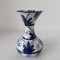 Vaza ceramica vintage, pictata manual, albastru pe fond alb, 15cm inaltime