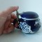 Vas ceramic mic (tip halba cu capac), Wekara, Germania, #2821 - 40, pentru mustar / condmiente, cca8 cm inaltime, ceramică albastră decorata cu albă