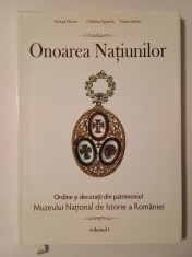 Katiușa P&amp;acirc;rvan; Cătălina Opaschi; Tudor Martin - Onoarea Națiunilor: ordine și decorații din patrimoniul MNIR (vol. 1) foto