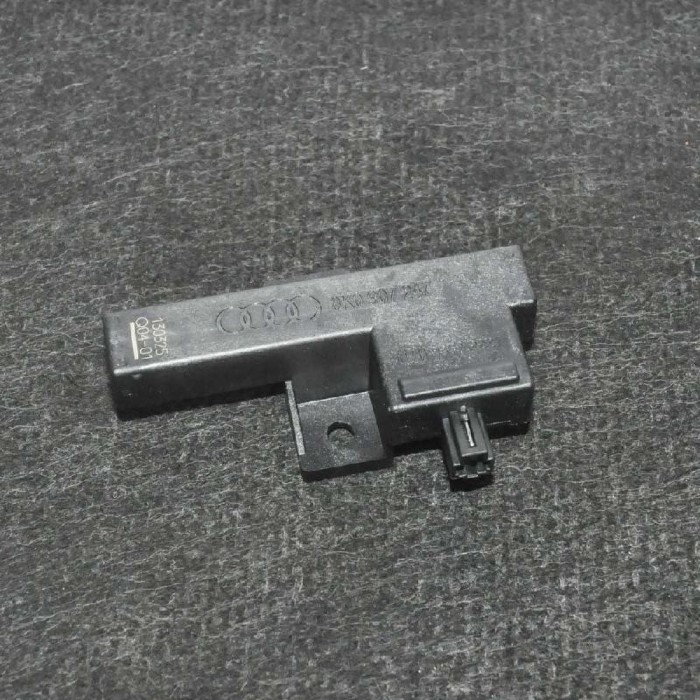 Antena AUDI Q5 8R 2013 OEM: 8K0907247 2789573