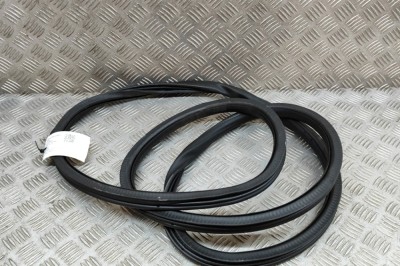 Garnitura ușă st&amp;acirc;nga spate PORSCHE CAYENNE 92A 2015 OEM: 7P0867367H,7P0.867.367.H | 22448977 foto