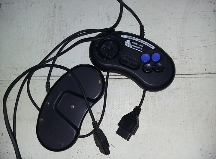 Lot 2 joystick-uri vechi pentru jocurile pe calculator,Stare  conf.Foto,T.GRATUIT | Okazii.ro