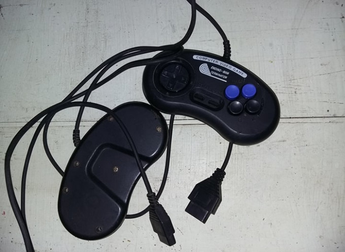 lot 2 joystick-uri vechi pentru jocurile pe calculator,Stare conf.Foto,T.GRATUIT