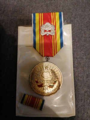 Medalie ,25 de ani de la proclamarea Republicii -1947-1972 foto