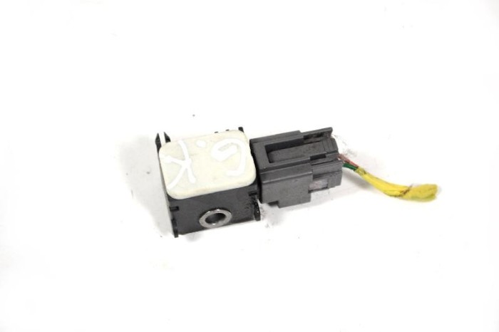Senzor de impact st&acirc;nga spate HYUNDAI SANTA F&Eacute; II CM 2007 OEM: 95920-2B000,17070116 3687440