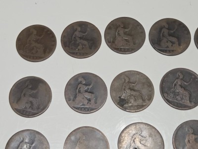 Lot vintage de 47 monede de 1 penny foto