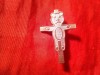 Insigna - Ursulet pe Cruce - Lupta impotriva exploatarii copiilor . metal h=3,6cm