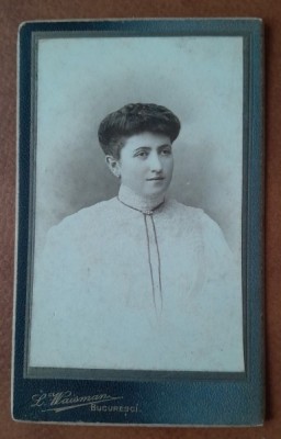 Fotografie tip CDV, tanara la 20 de ani, 1905 foto
