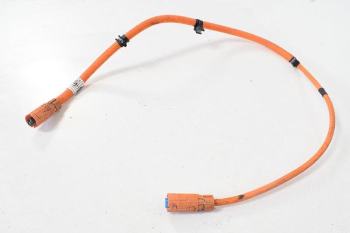 Cablu baterie pozitiv BMW i8 I12 2014 OEM: 9330316 10480679
