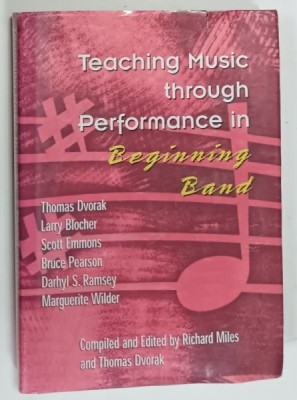 TEACHING MUSIC THROUGH PERFORMANCE IN BEGINNIG BAND , GRADE 1 , THOMAS DVORAK ...MARGUERITE WILDER , edited by RICHARD MILES and THOMA DVORAK 2001 foto