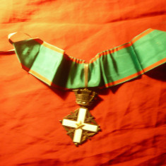 Ordinul Pentru Merit Rep. Italia in grd de Comandor , argint aurit ,panglica gat