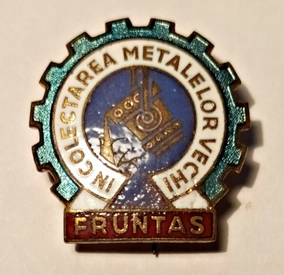 INSIGNA FRUNTAS IN COLECTAREA METALELOR VECHI foto