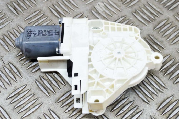 Motor macara geam ușă st&acirc;nga spate SKODA SUPERB II Estate 3T5 2015 OEM: 8K0959811A,1036-919814-200 17241719